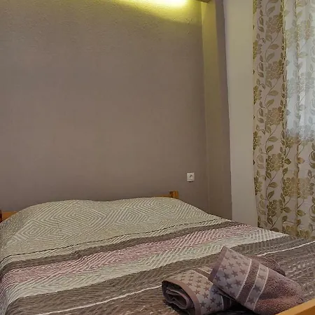 Elaionas Apt. アパート *