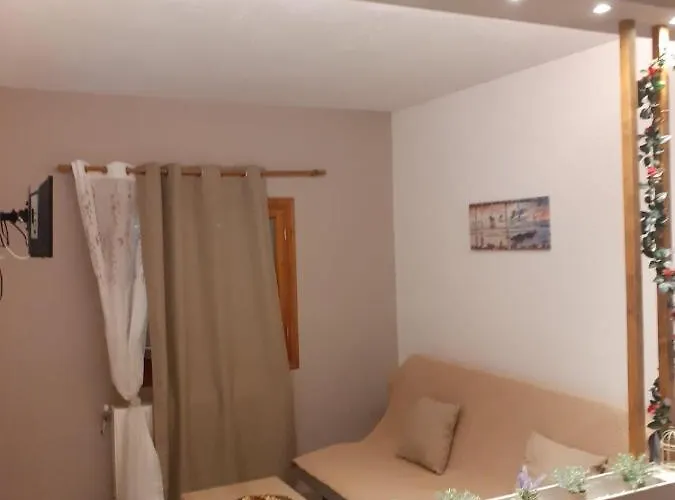 Elaionas Apt. * Psakoudia